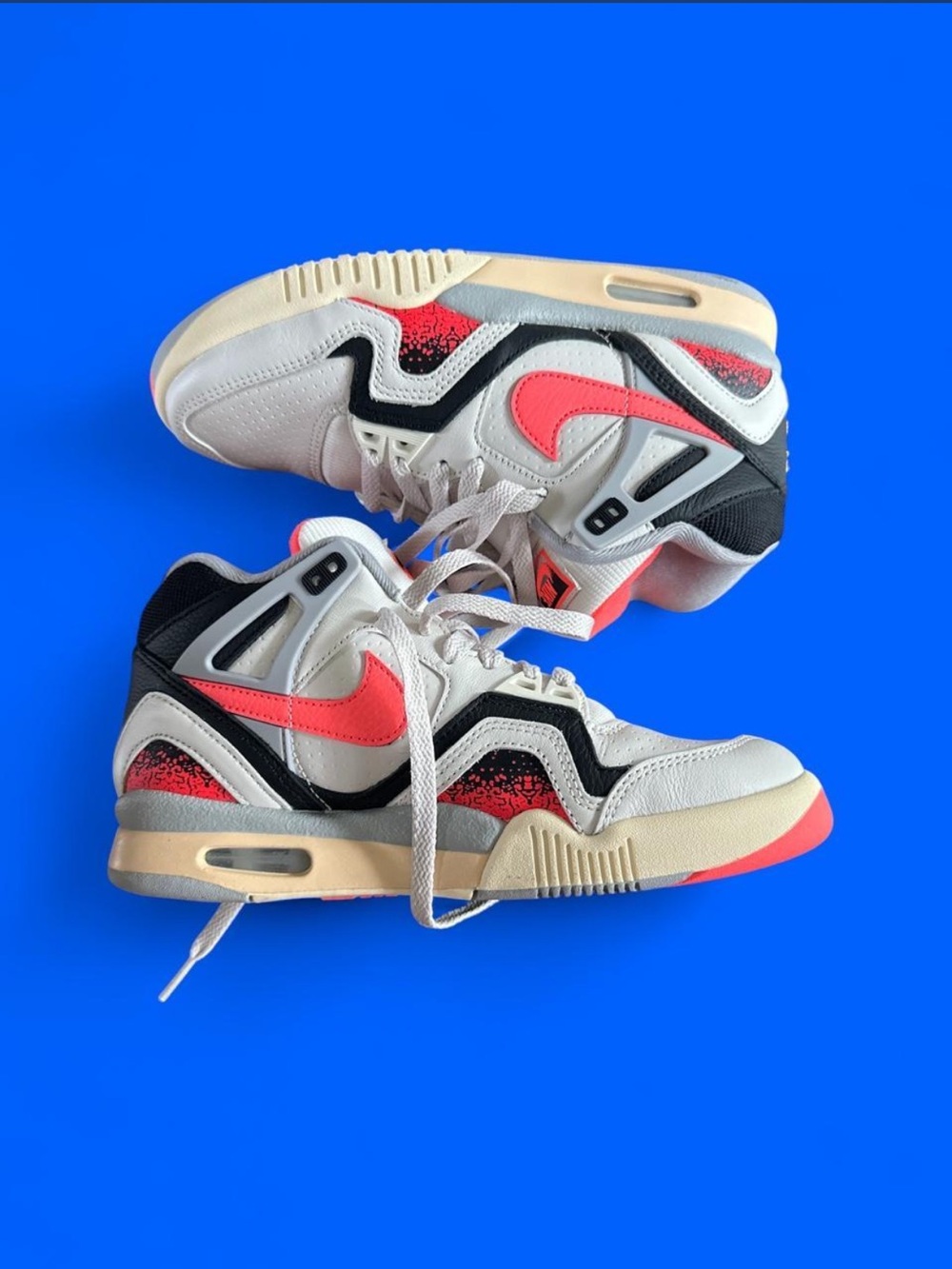 nike air tech challenge in lava